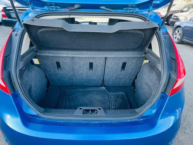2011 Ford Fiesta Hatchback, Low KM, One Owner, No Accident. - Photo 7