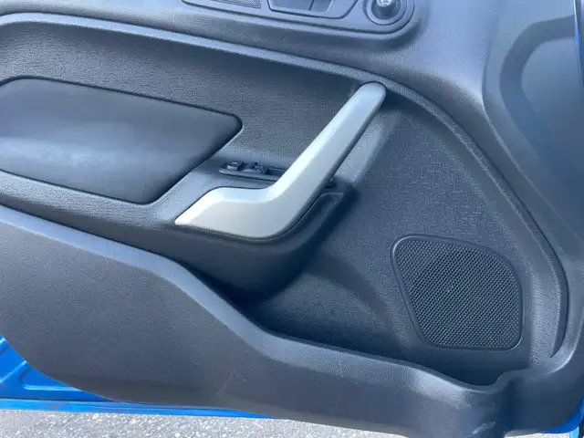 2011 Ford Fiesta Hatchback, Low KM, One Owner, No Accident. - Photo 8