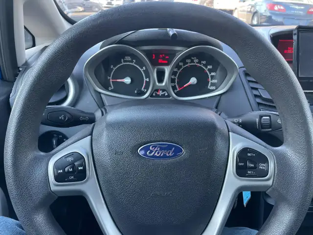 2011 Ford Fiesta Hatchback, Low KM, One Owner, No Accident. - Photo 9