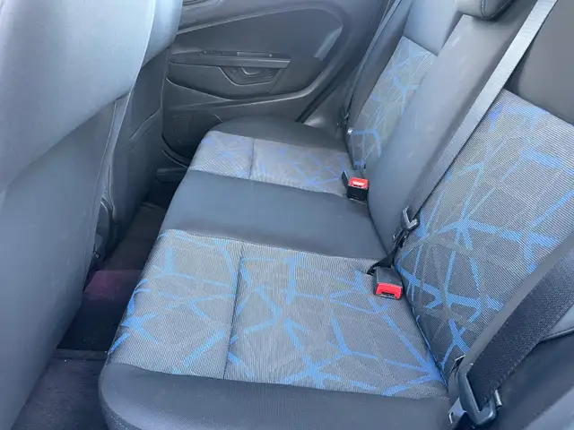 2011 Ford Fiesta Hatchback, Low KM, One Owner, No Accident. - Photo 13