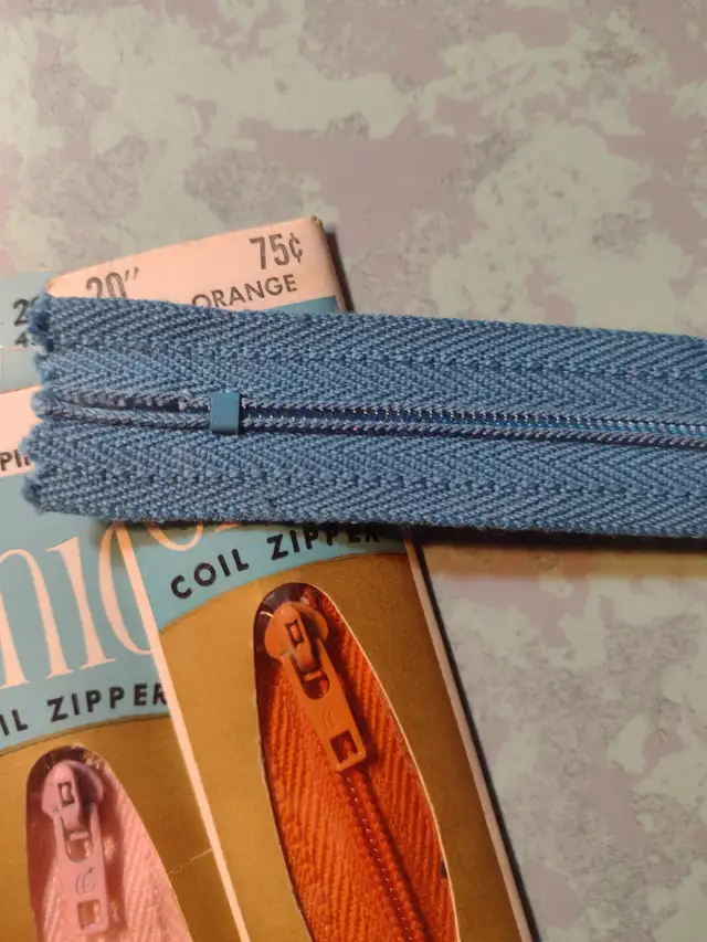 20' zippers over 20 different colours to choose from 20 for $10 - Photo 6