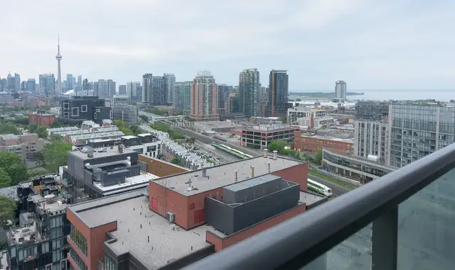 2 Bed & 2 Bath Lower Penthouse Unit – Queen West - Photo 10