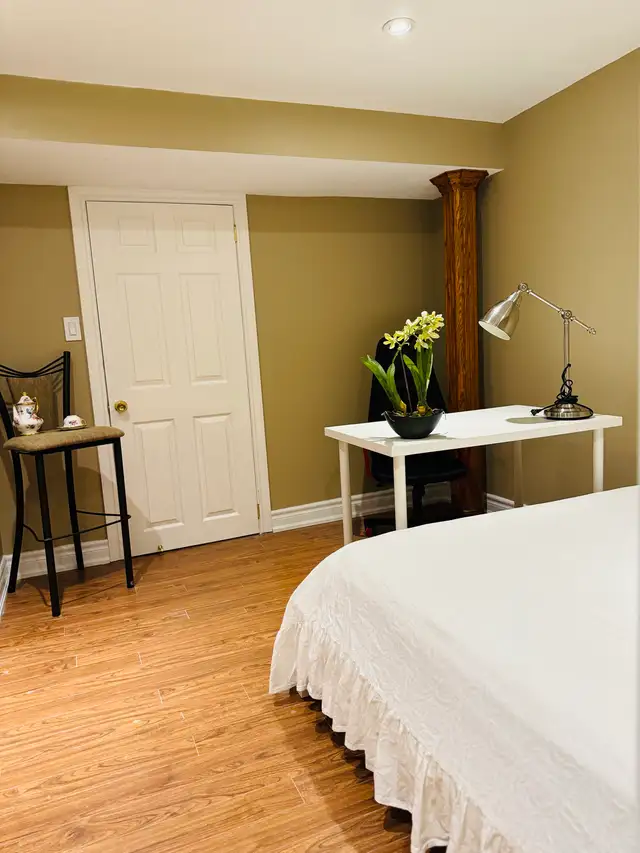 Beautiful bedroom & parking near UTM for rent - Photo 4