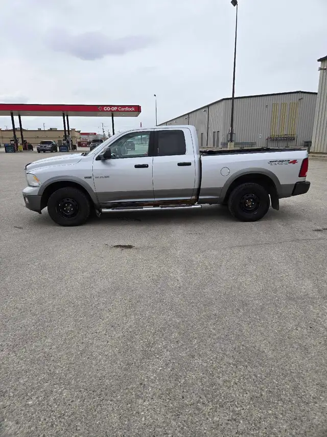 2010 Dodge Ram 1500 4x4 Quad Cab - Photo 3