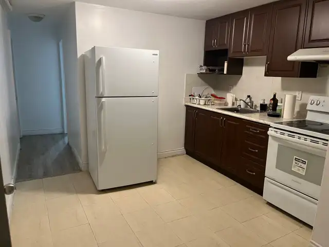Basement suite with private bathroom and shared kitchen - Photo 2