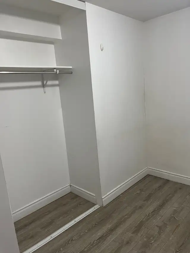 Basement suite with private bathroom and shared kitchen - Photo 4