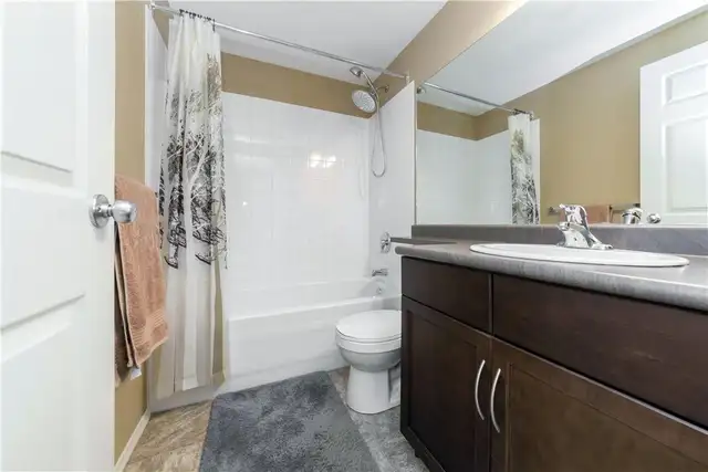 Private room for rent (South Pointe NEAR UOFM/MITT) - Photo 3