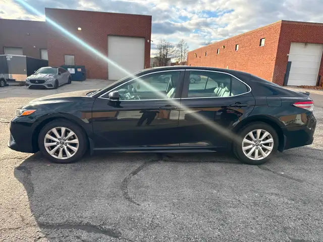 2019 TOYOTA CAMRY SE AUTOMATIC 4 CYLINDERS 2.5L LEATHER 2 KEYS - Photo 2