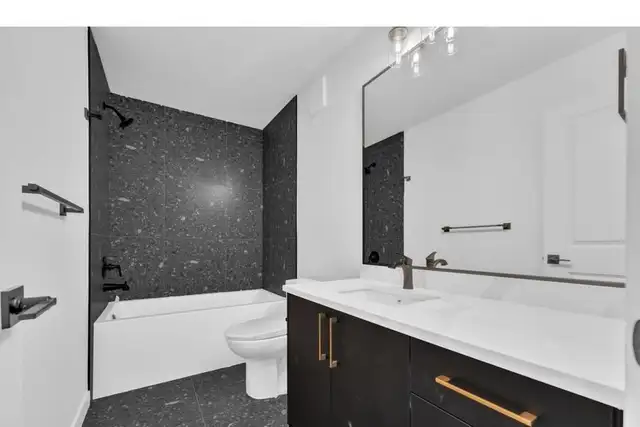 Modern House , 3 Bedroom 2.5 Bathroom - Photo 13