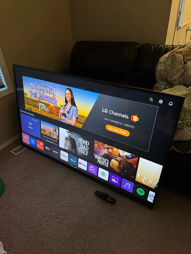 65' UN73 LG UHD TV with ThinQ® AI great working condition $475