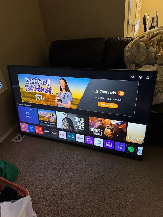 65' UN73 LG UHD TV with ThinQ® AI great working condition $475 - Photo 2