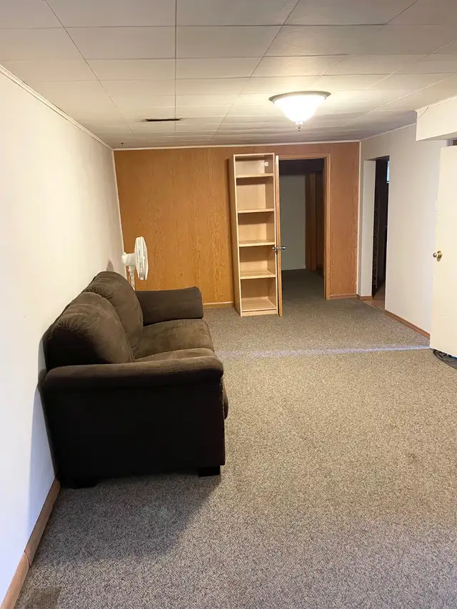 Spacious 2 Bedroom Basement Suite in Thorncliffe - Photo 3