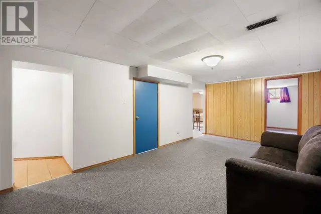 Spacious 2 Bedroom Basement Suite in Thorncliffe - Photo 4