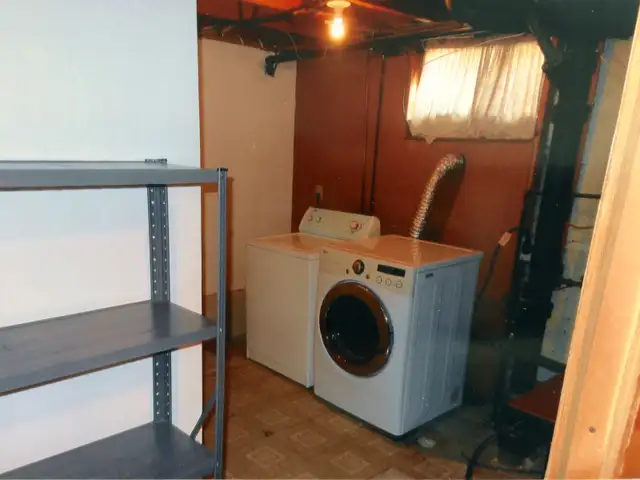 Spacious 2 Bedroom Basement Suite in Thorncliffe - Photo 8