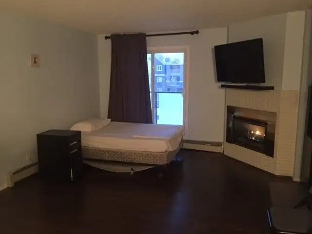 A large room is available for rent in Edgemont, NW,Calgary