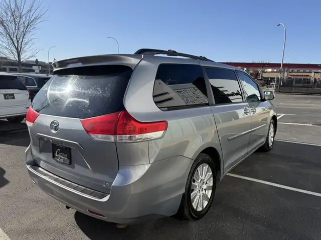 2013 Toyota Sienna LE 7-Passenger - Photo 5