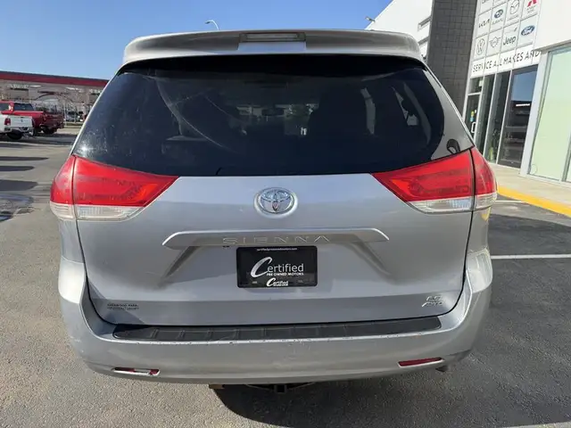 2013 Toyota Sienna LE 7-Passenger - Photo 6