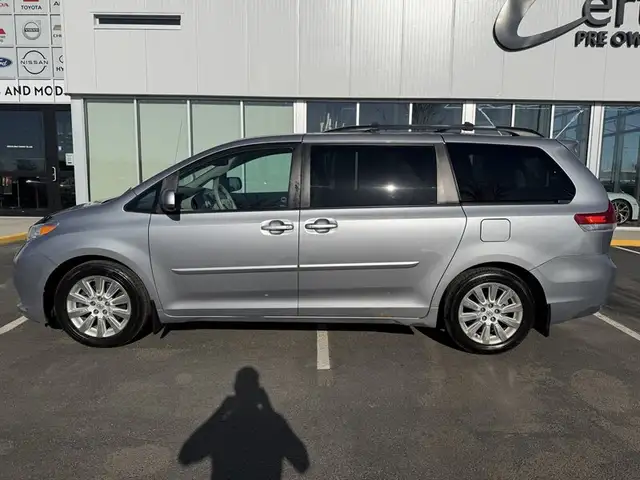2013 Toyota Sienna LE 7-Passenger - Photo 8