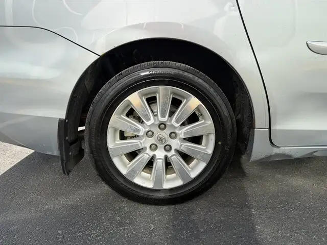 2013 Toyota Sienna LE 7-Passenger - Photo 9