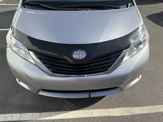 2013 Toyota Sienna LE 7-Passenger - Photo 11