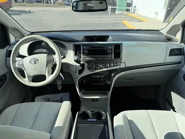 2013 Toyota Sienna LE 7-Passenger - Photo 12