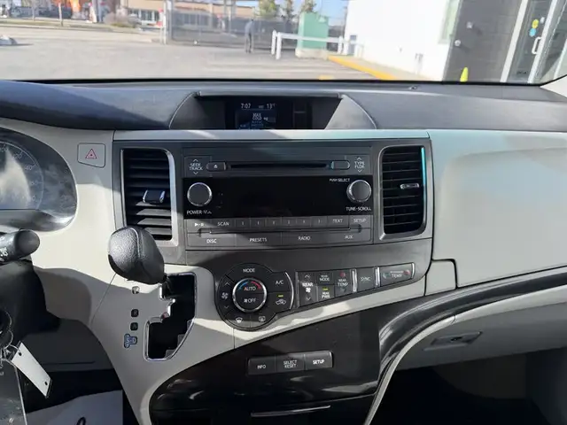 2013 Toyota Sienna LE 7-Passenger - Photo 15