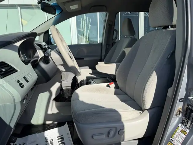 2013 Toyota Sienna LE 7-Passenger - Photo 18