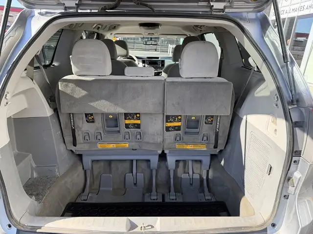 2013 Toyota Sienna LE 7-Passenger - Photo 23