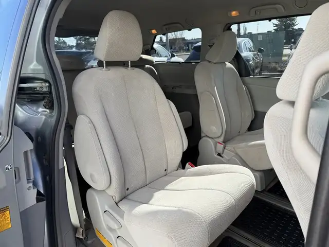 2013 Toyota Sienna LE 7-Passenger - Photo 26
