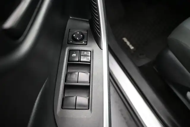 2019 Toyota RAV4 LE HYBRID Call 902-466-9550 Android Auto / Appl - Photo 5