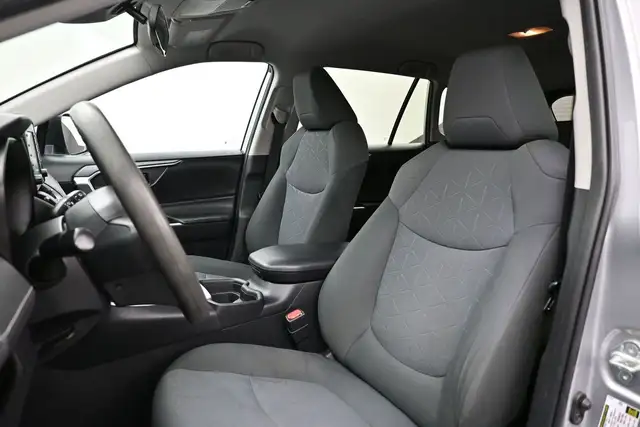 2019 Toyota RAV4 LE HYBRID Call 902-466-9550 Android Auto / Appl - Photo 12