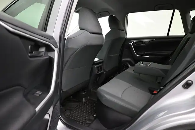 2019 Toyota RAV4 LE HYBRID Call 902-466-9550 Android Auto / Appl - Photo 17