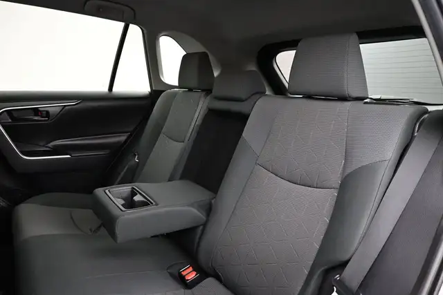 2019 Toyota RAV4 LE HYBRID Call 902-466-9550 Android Auto / Appl - Photo 18