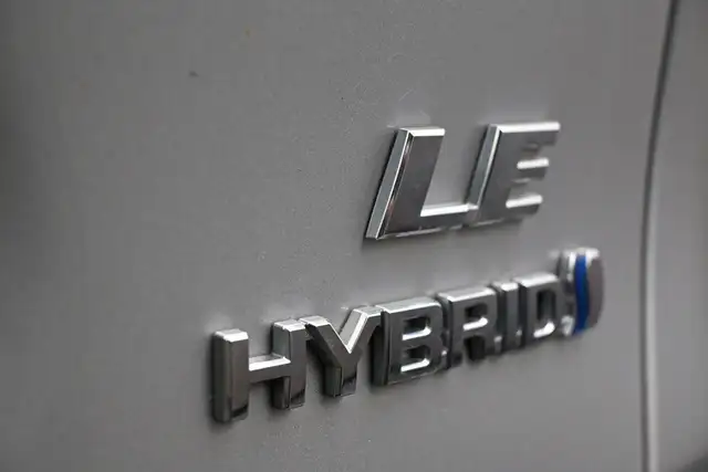 2019 Toyota RAV4 LE HYBRID Call 902-466-9550 Android Auto / Appl - Photo 20