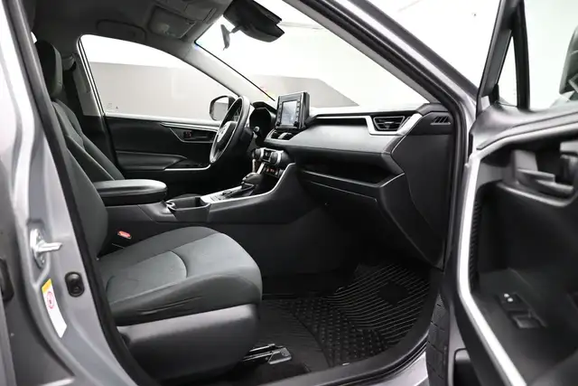 2019 Toyota RAV4 LE HYBRID Call 902-466-9550 Android Auto / Appl - Photo 23