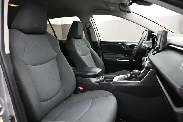 2019 Toyota RAV4 LE HYBRID Call 902-466-9550 Android Auto / Appl - Photo 24
