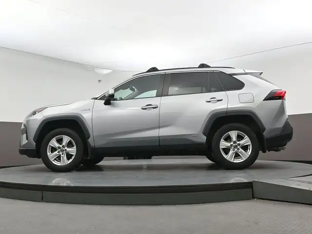 2019 Toyota RAV4 LE HYBRID Call 902-466-9550 Android Auto / Appl - Photo 37