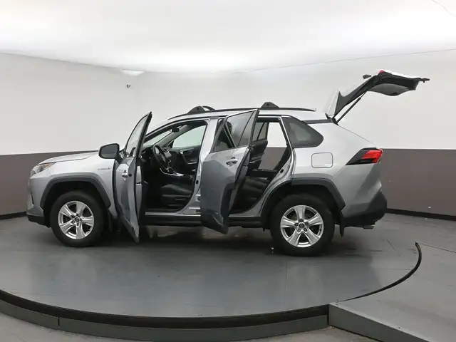2019 Toyota RAV4 LE HYBRID Call 902-466-9550 Android Auto / Appl - Photo 52