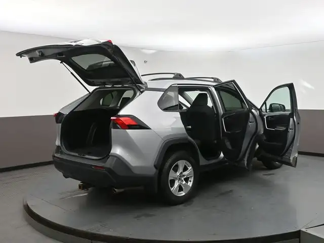 2019 Toyota RAV4 LE HYBRID Call 902-466-9550 Android Auto / Appl - Photo 55