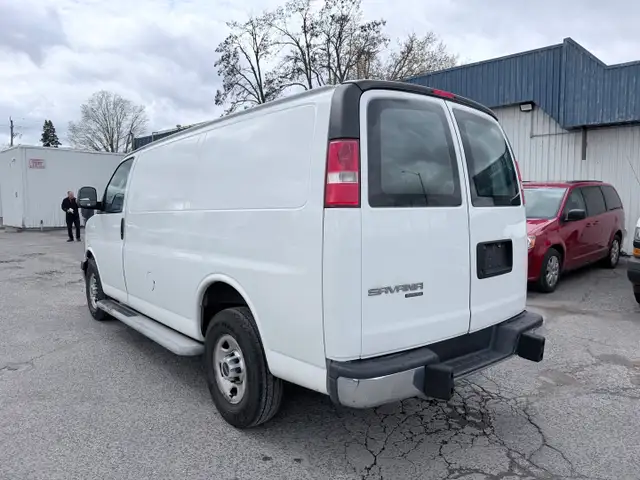 2017 GMC Savana - Photo 4