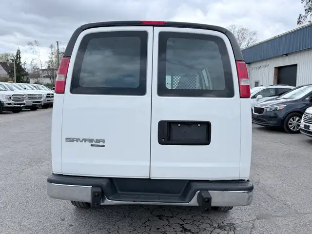 2017 GMC Savana - Photo 5