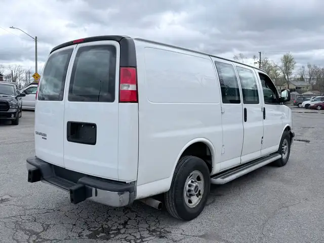 2017 GMC Savana - Photo 6