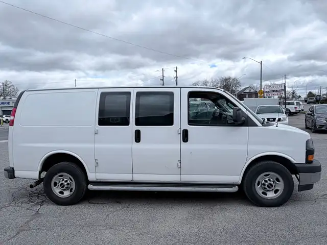 2017 GMC Savana - Photo 7