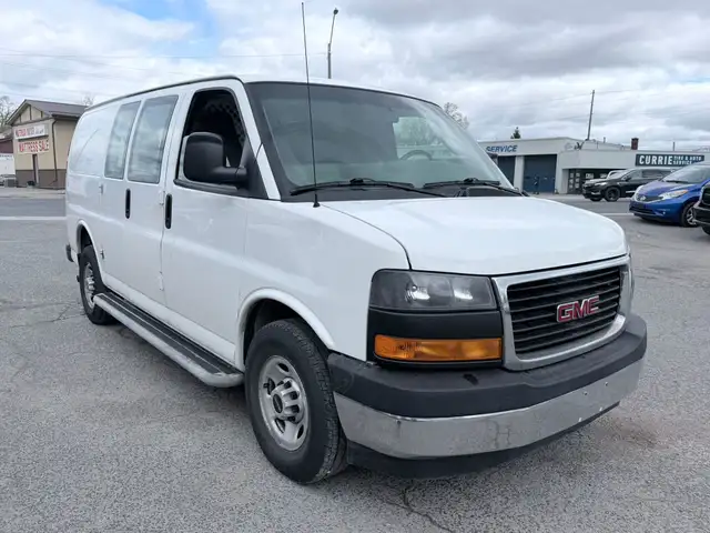 2017 GMC Savana - Photo 8