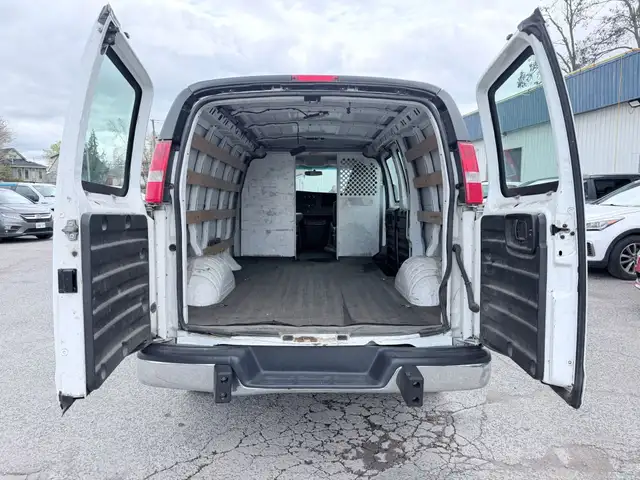 2017 GMC Savana - Photo 9