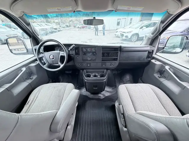 2017 GMC Savana - Photo 14
