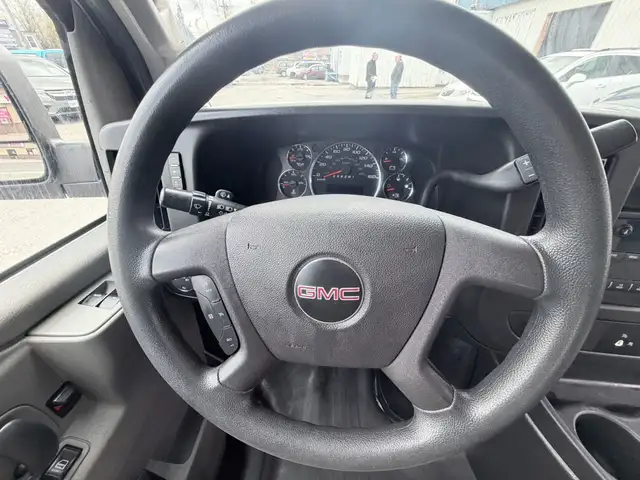 2017 GMC Savana - Photo 15