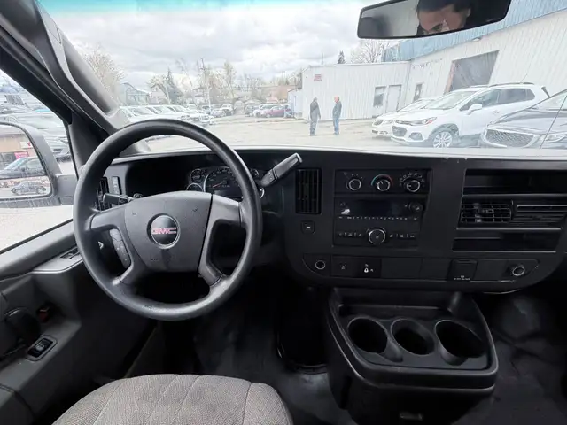 2017 GMC Savana - Photo 16