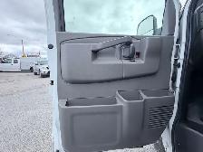 2017 GMC Savana - Photo 21