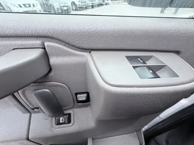 2017 GMC Savana - Photo 22